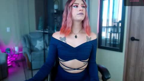 Snapshot of tevenwhiite chatting on December 2, 2025, 6:25 pm teven online show from December 2, 2025, 6:25 pm