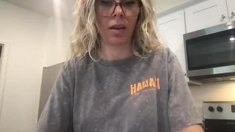 Snapshot of texas_blonde chatting on October 28, 2025, 4:31 pm Daphne Summers online show from October 28, 2025, 4:31 pm