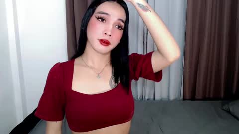 Snapshot of tgirl_jasmine1 chatting on February 14, 2025, 8:21 am Vanessa online show from February 14, 2025, 8:21 am