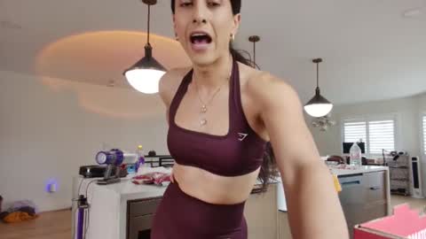 babygirlmami online show from February 15, 2026, 9:33 pm