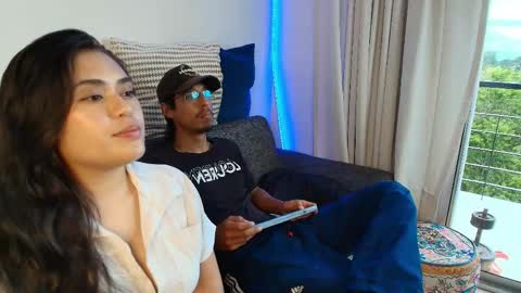 T H A I S  online show from April 15, 2026, 10:32 pm