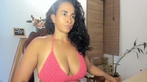 Snapshot of thali_gomex chatting on February 25, 2025, 5:58 pm Thalia Gomex online show from February 25, 2025, 5:58 pm