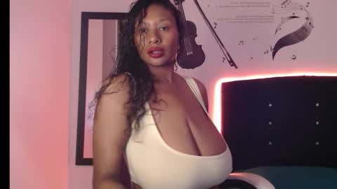 Thalia online show from May 28, 2026, 2:14 pm