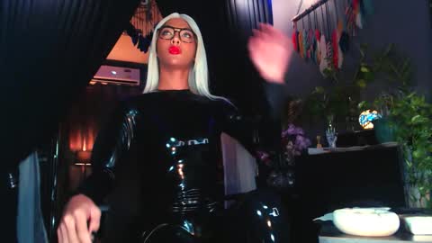 Thalia Saint online show from September 23, 2025, 8:17 am