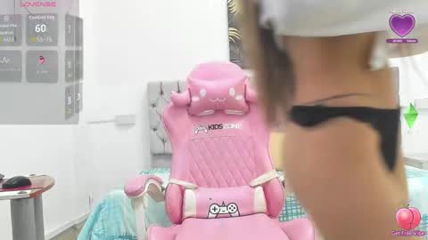 Snapshot of thalia_ssmith chatting on April 19, 2026, 2:16 pm thalia online show from April 19, 2026, 2:16 pm