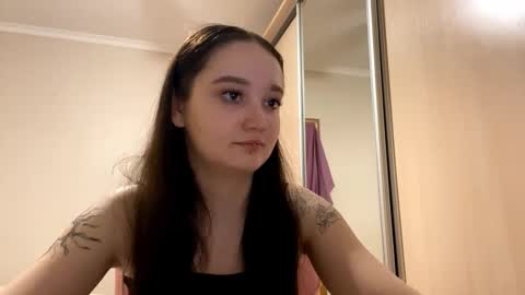 Snapshot of thaliakuchem chatting on February 26, 2026, 4:17 pm Yumi online show from February 26, 2026, 4:17 pm