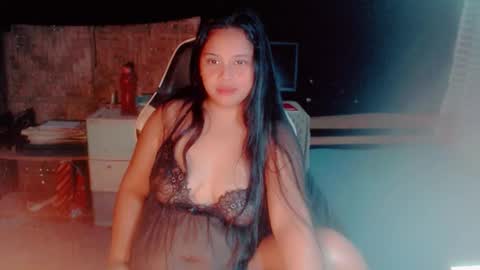 Snapshot of thalie_mae chatting on December 19, 2025, 10:17 pm Mae online show from December 19, 2025, 10:17 pm