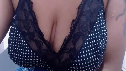  Thalia  online show from April 15, 2026, 7:58 pm