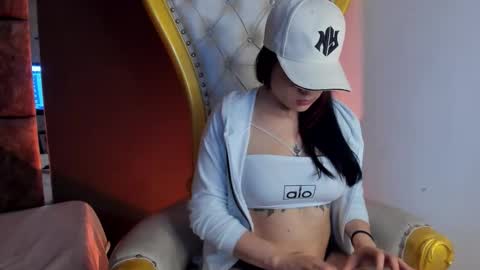 Snapshot of thamara_angells chatting on November 30, 2025, 4:44 pm Thamara online show from November 30, 2025, 4:44 pm