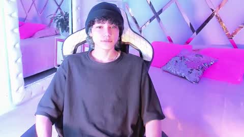 thanier_18 online show from February 27, 2026, 7:36 pm