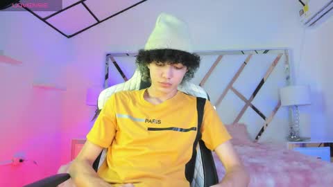 thanier_18 online show from April 8, 2026, 7:36 pm