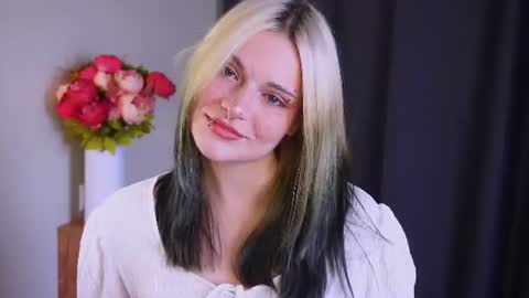 Snapshot of thaocroes chatting on August 8, 2026, 9:11 am Katty----meow meow online show from August 8, 2026, 9:11 am