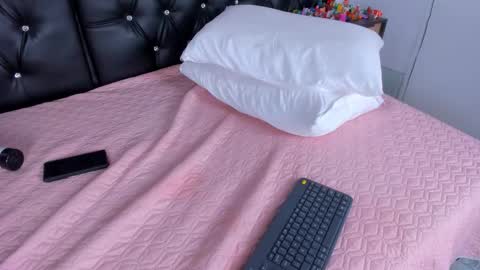 Snapshot of thara_webstter chatting on October 31, 2025, 4:19 pm thara webstter online show from October 31, 2025, 4:19 pm