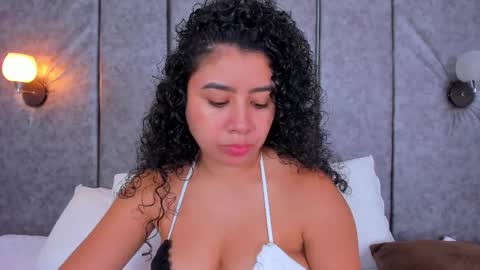 Snapshot of thara_webstter chatting on November 25, 2025, 12:05 pm thara webstter online show from November 25, 2025, 12:05 pm