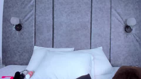 Snapshot of thara_webstter chatting on December 15, 2025, 11:47 am thara webstter online show from December 15, 2025, 11:47 am