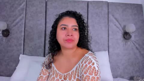 Snapshot of thara_webstter chatting on December 16, 2025, 11:37 am thara webstter online show from December 16, 2025, 11:37 am