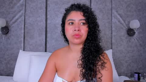 Snapshot of thara_webstter chatting on April 8, 2026, 11:32 am thara webstter online show from April 8, 2026, 11:32 am