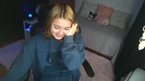   online show from October 25, 2025, 12:23 pm