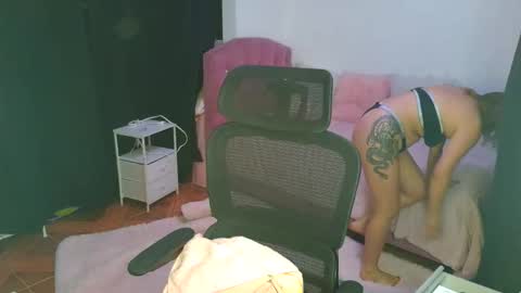   online show from November 21, 2025, 6:28 pm