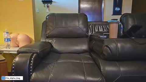 Snapshot of the_alpha_dog_xxx chatting on December 13, 2024, 3:43 pm the_alpha_dog_xxx online show from December 13, 2024, 3:43 pm