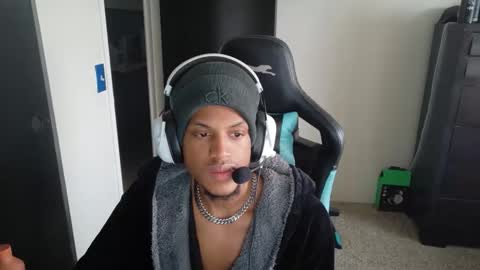 Snapshot of the_dark_lightning chatting on December 17, 2025, 9:54 pm the_dark_lightning online show from December 17, 2025, 9:54 pm