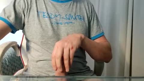 Snapshot of the_hard_baguette chatting on January 7, 2025, 2:51 pm La Baguette dure online show from January 7, 2025, 2:51 pm