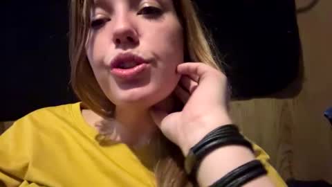 Snapshot of the_sam_ chatting on December 9, 2024, 3:29 am the_sam_ online show from December 9, 2024, 3:29 am