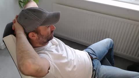 Snapshot of the_sensual_masturwait chatting on October 2, 2025, 9:49 am the_sensual_masturwait online show from October 2, 2025, 9:49 am