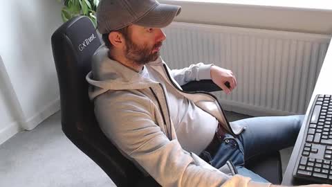 Snapshot of the_sensual_masturwait chatting on October 31, 2025, 8:48 am the_sensual_masturwait online show from October 31, 2025, 8:48 am