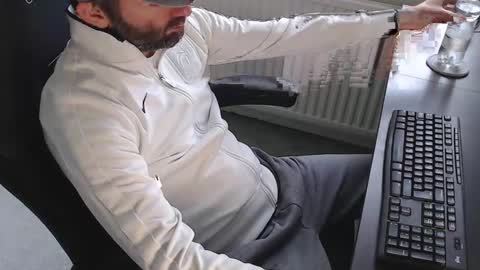 Snapshot of the_sensual_masturwait chatting on November 7, 2025, 10:04 am the_sensual_masturwait online show from November 7, 2025, 10:04 am