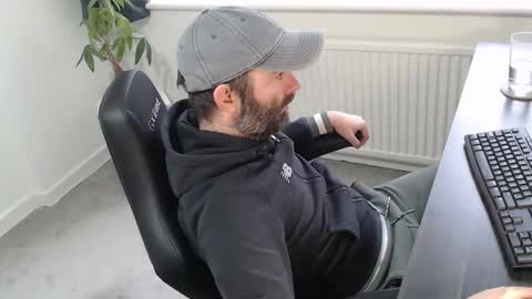 Snapshot of the_sensual_masturwait chatting on November 18, 2025, 8:19 am the_sensual_masturwait online show from November 18, 2025, 8:19 am