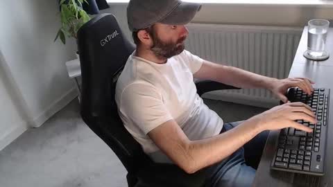 Snapshot of the_sensual_masturwait chatting on November 19, 2025, 9:53 am the_sensual_masturwait online show from November 19, 2025, 9:53 am