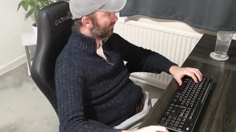 Snapshot of the_sensual_masturwait chatting on November 24, 2025, 7:35 pm the_sensual_masturwait online show from November 24, 2025, 7:35 pm