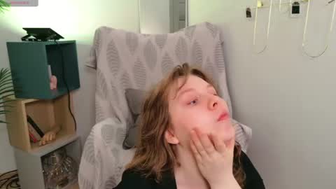 Snapshot of the_virg1n_marie chatting on June 16, 2026, 5:32 am The Rosemarie I Wed FriSun 1 AM 9 AM EDT online show from June 16, 2026, 5:32 am