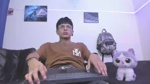 Snapshot of the_weed_guys chatting on December 13, 2024, 1:15 am Danny online show from December 13, 2024, 1:15 am