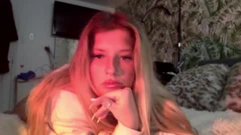 alicaaa online show from May 25, 2026, 9:54 pm