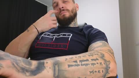 Snapshot of thebestmuscles chatting on December 5, 2024, 12:44 pm John online show from December 5, 2024, 12:44 pm