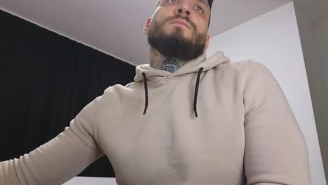 Snapshot of thebestmuscles chatting on December 6, 2024, 5:11 pm John online show from December 6, 2024, 5:11 pm