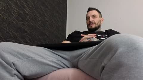 Snapshot of thebestmuscles chatting on February 6, 2025, 10:26 am John online show from February 6, 2025, 10:26 am