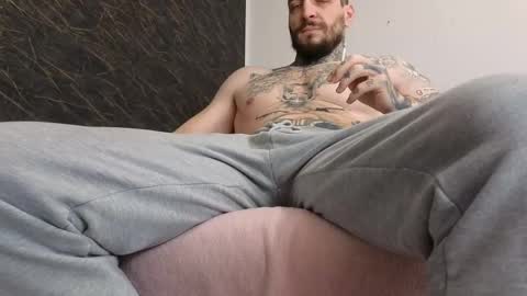 Snapshot of thebestmuscles chatting on February 11, 2025, 8:05 am John online show from February 11, 2025, 8:05 am