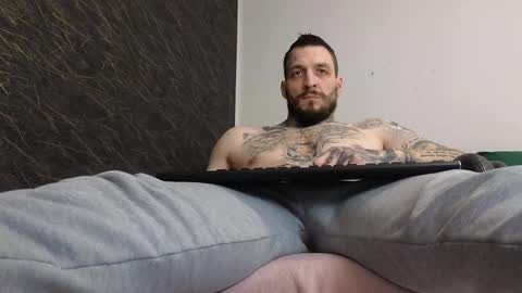 Snapshot of thebestmuscles chatting on February 13, 2025, 3:56 pm John online show from February 13, 2025, 3:56 pm