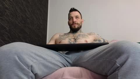 Snapshot of thebestmuscles chatting on February 14, 2025, 8:10 am John online show from February 14, 2025, 8:10 am