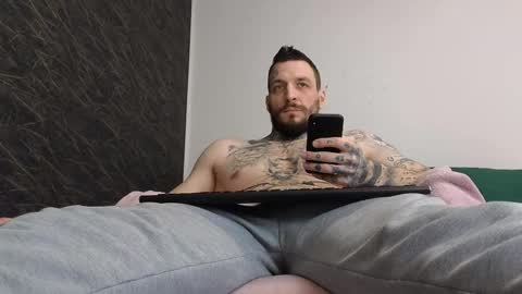 Snapshot of thebestmuscles chatting on February 14, 2025, 11:10 am John online show from February 14, 2025, 11:10 am