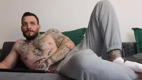 Snapshot of thebestmuscles chatting on February 20, 2025, 1:40 pm John online show from February 20, 2025, 1:40 pm