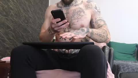 Snapshot of thebestmuscles chatting on March 5, 2025, 10:11 am John online show from March 5, 2025, 10:11 am