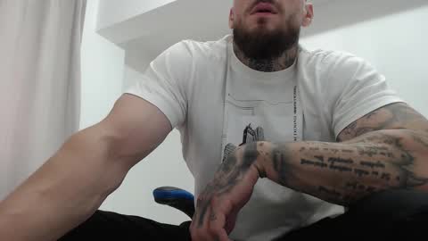 Snapshot of thebestmuscles chatting on September 13, 2025, 3:23 pm John online show from September 13, 2025, 3:23 pm