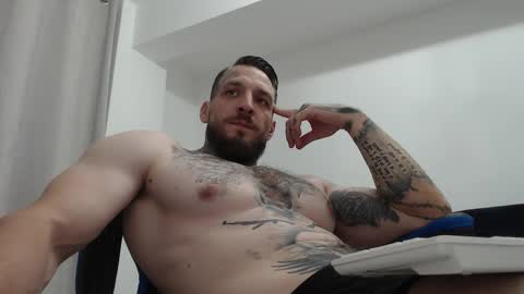 Snapshot of thebestmuscles chatting on September 17, 2025, 7:48 pm John online show from September 17, 2025, 7:48 pm