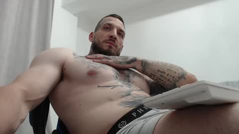 Snapshot of thebestmuscles chatting on October 2, 2025, 6:59 pm John online show from October 2, 2025, 6:59 pm