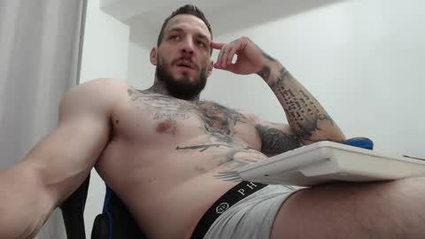 Snapshot of thebestmuscles chatting on November 22, 2025, 9:25 pm John online show from November 22, 2025, 9:25 pm