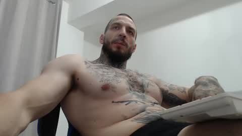 Snapshot of thebestmuscles chatting on November 27, 2025, 8:11 pm John online show from November 27, 2025, 8:11 pm